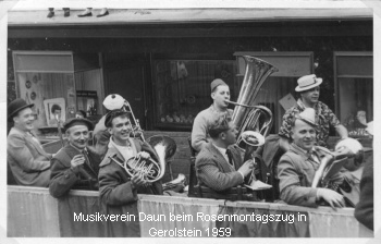 Musikverein Daun beim Rosenmontagszug in Gerolstein 1959